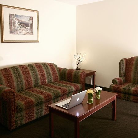 Foxwood Inn & Suites Drayton Valley Buitenkant foto