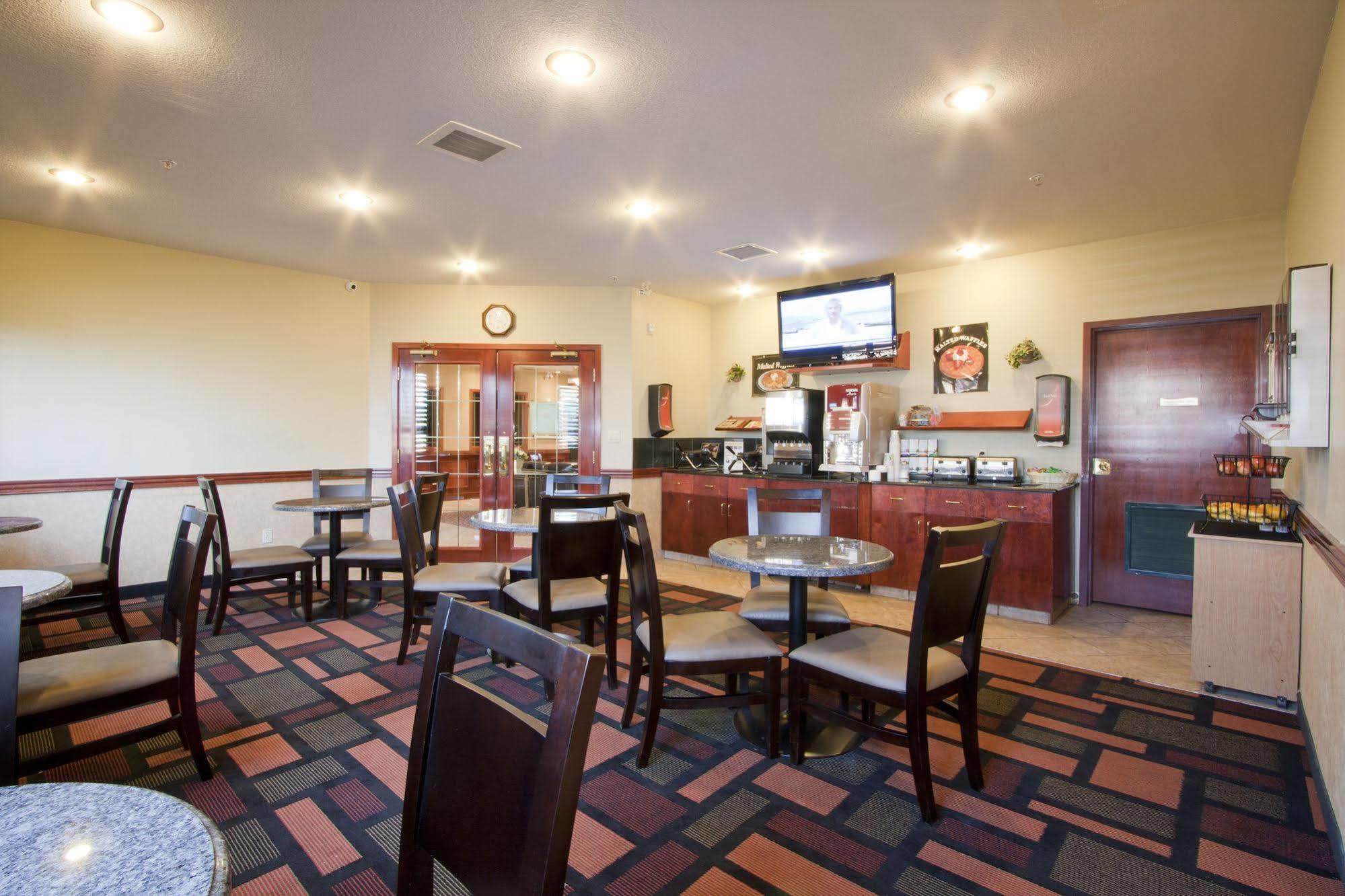 Foxwood Inn & Suites Drayton Valley Buitenkant foto